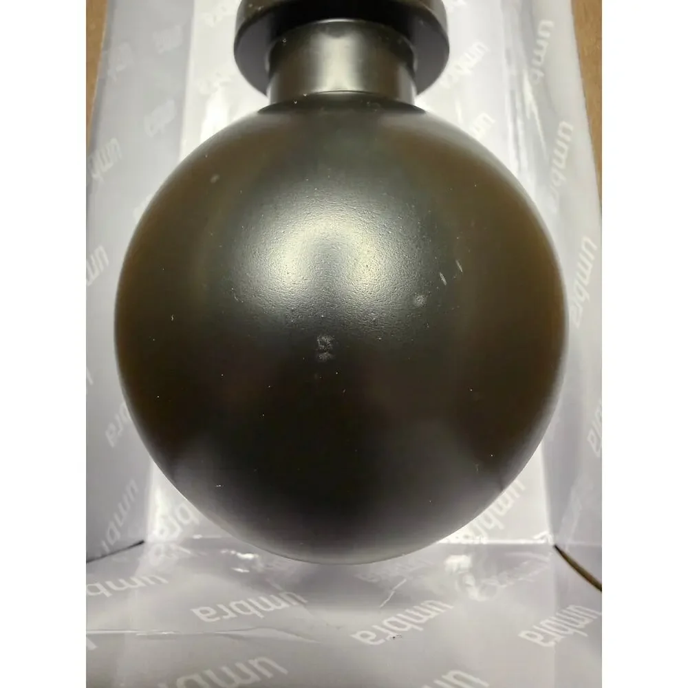 Umbra Bolas 1